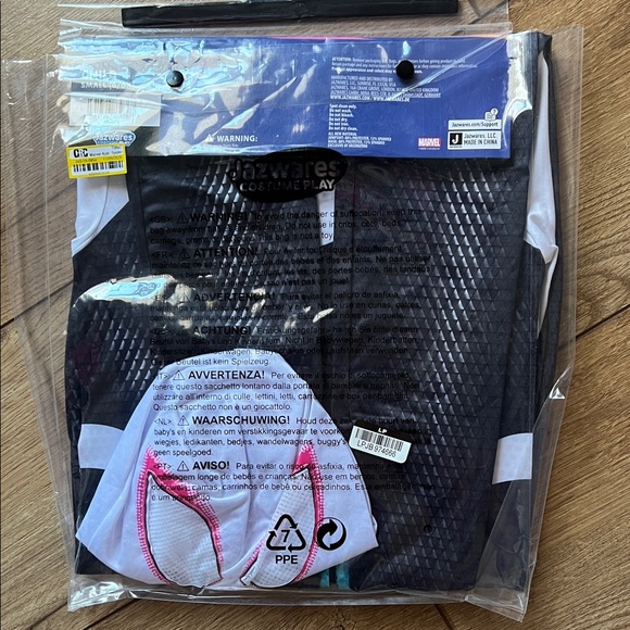 Marvel Spider-Gwen Kids Costume - Black and Pink - Picture 2 of 2